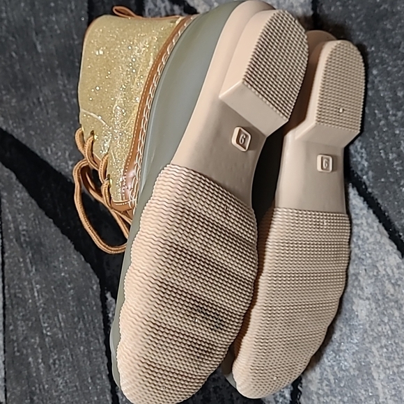 OUTWOODS SHORT GLITTER GOLD LINED DUCK BOOTS - Picture 13 of 13